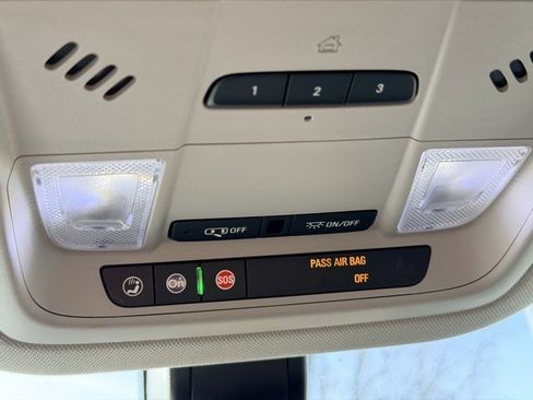 Used 2020 Buick Enclave Essence w/ Sound and Sites Package image 17