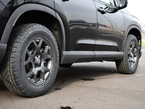 New 2025 Honda Pilot TrailSport image 9