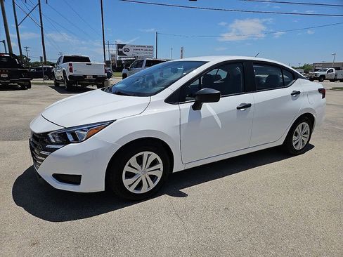 Used 2023 Nissan Versa S FWD image 2