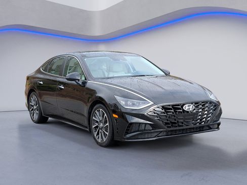 Used 2020 Hyundai Sonata Limited w/ Preferred Accessory Package image 5