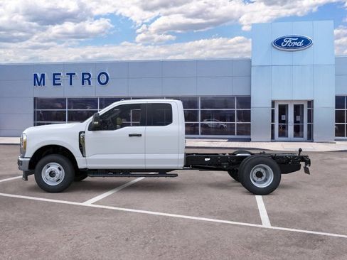 New 2026 Ford F350 XL w/ XL Chrome Package AWD/4WD image 4