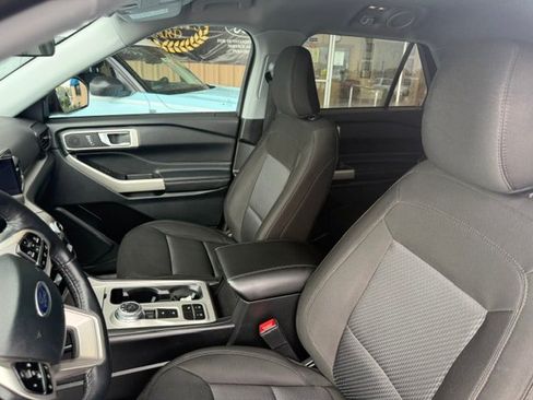 Used 2023 Ford Explorer XLT RWD image 12