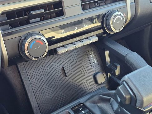 Used 2025 Toyota Tacoma TRD Off-Road image 30