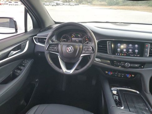 Used 2023 Buick Enclave Essence image 15