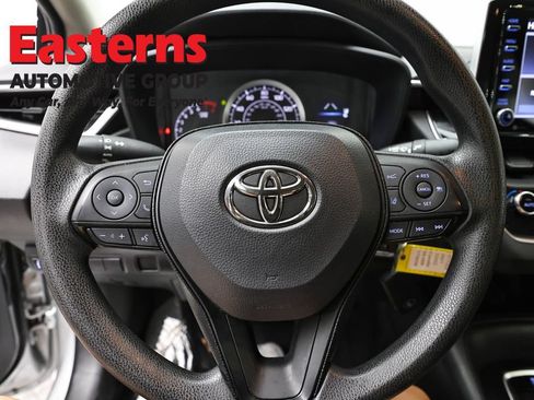 Used 2021 Toyota Corolla LE w/ Carpet Mat Package (TMS) FWD image 10