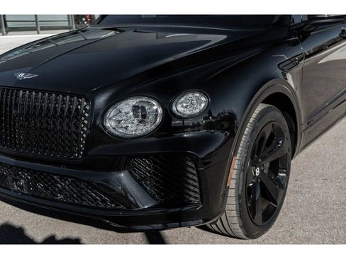 Used 2024 Bentley Bentayga Extended Wheelbase image 18
