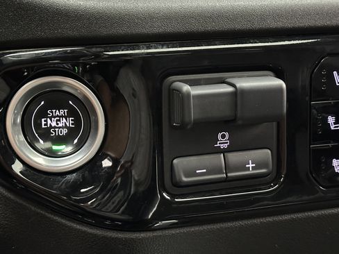 Used 2024 Chevrolet Silverado 2500 LTZ w/ LTZ Convenience Package image 18