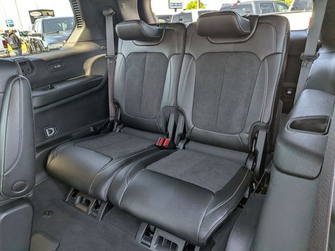 Certified 2025 Jeep Grand Cherokee L Laredo AWD/4WD image 28