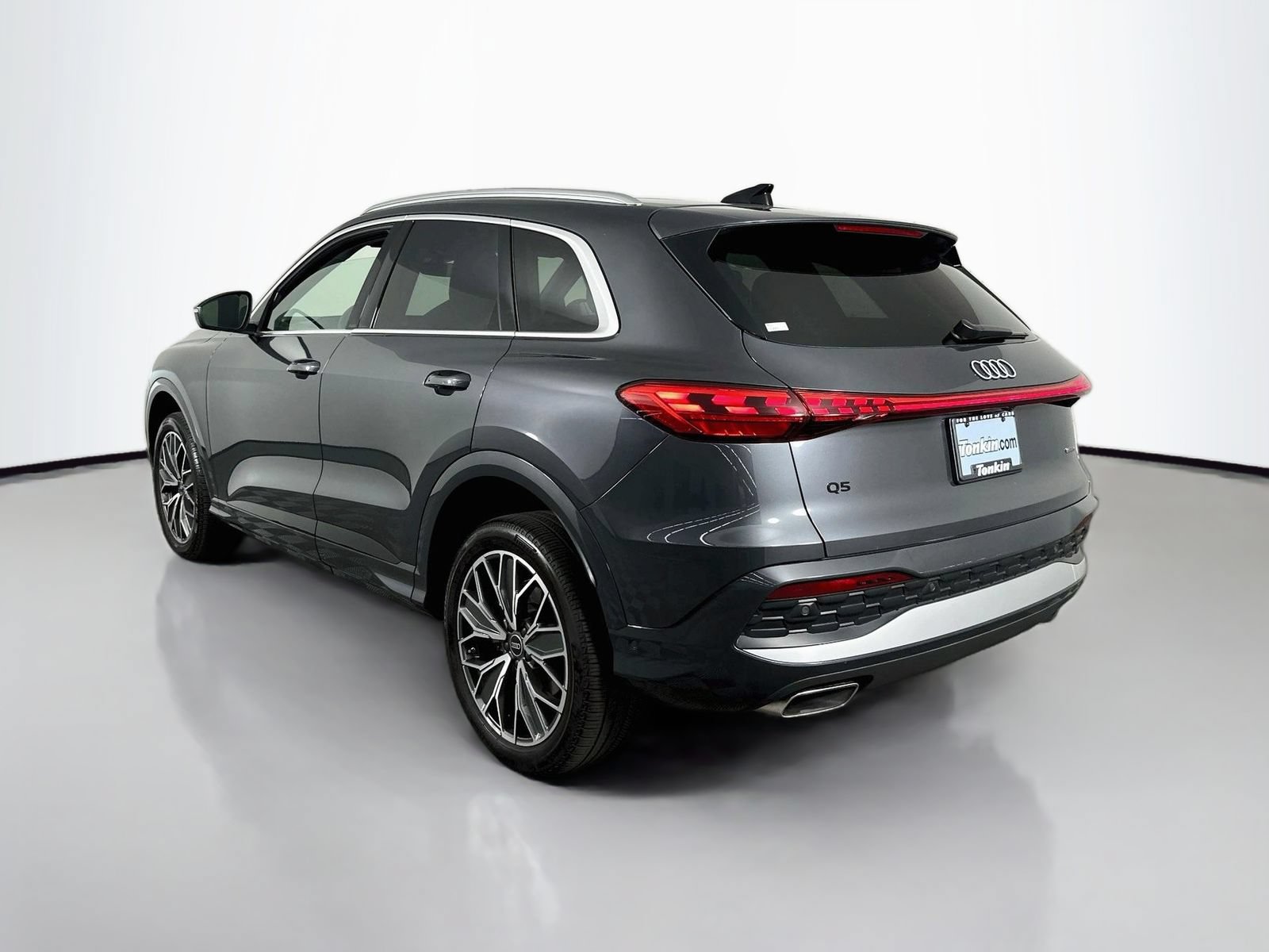 Used 2025 Audi Q5 Premium Plus w/ Premium Plus AWD/4WD image 5