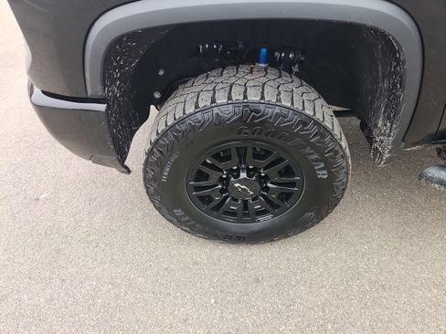 Used 2025 Chevrolet Silverado 2500 ZR2 image 55