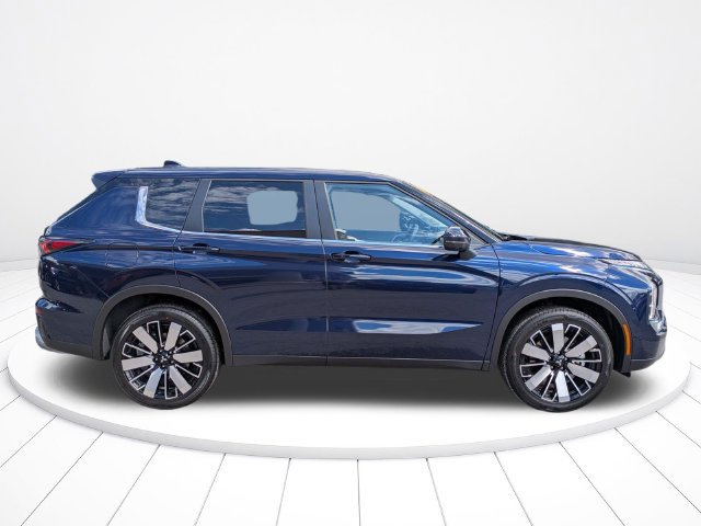 New 2026 Mitsubishi Outlander SE FWD image 3