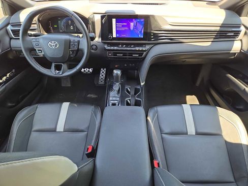 Used 2025 Toyota Camry SE image 14