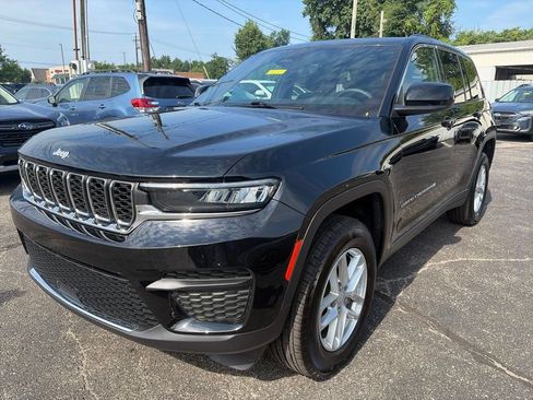 Used 2025 Jeep Grand Cherokee Laredo X w/ Luxury Tech Group I AWD/4WD image 3