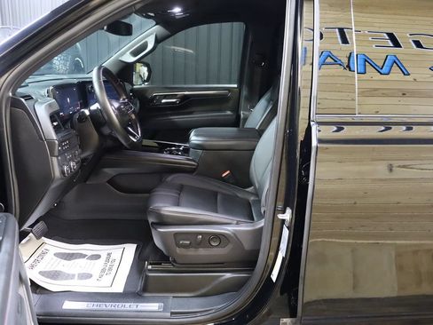 Used 2026 Chevrolet Suburban RST RWD image 40