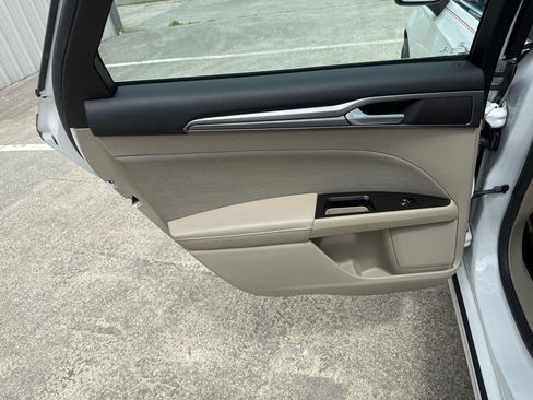 Used 2017 Ford Fusion SE w/ Fusion SE Technology Package FWD image 24