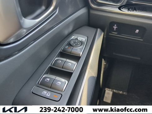 New 2025 Kia Sorento S w/ Panoramic Sunroof Package image 24
