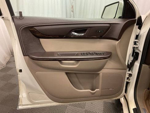 Used 2013 GMC Acadia Denali image 16