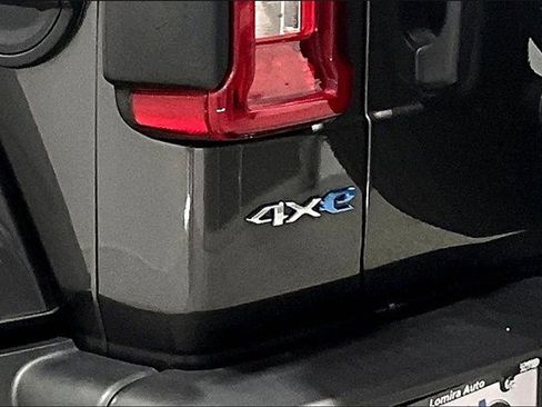 Used 2022 Jeep Wrangler Unlimited Sahara w/ Cold Weather Group image 39