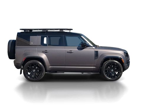 Used 2025 Land Rover Defender 110 image 9
