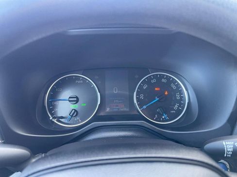 Used 2022 Toyota RAV4 XLE image 25