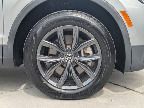 Certified 2023 Volkswagen Tiguan SE FWD image 11