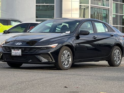 Used 2024 Hyundai Elantra SEL image 8