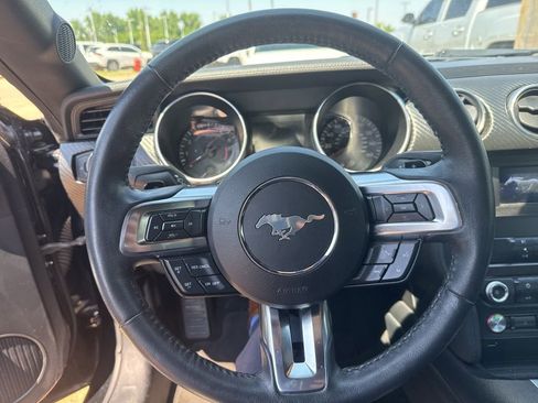 Used 2020 Ford Mustang Coupe RWD image 5