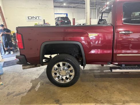 Used 2017 GMC Sierra 2500 Denali w/ Duramax Plus Package AWD/4WD image 15