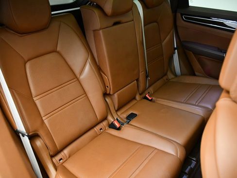 Used 2023 Porsche Cayenne Platinum Edition image 56