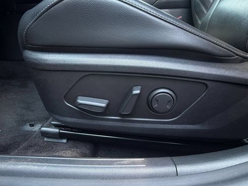 Used 2025 Hyundai Elantra Limited FWD image 22