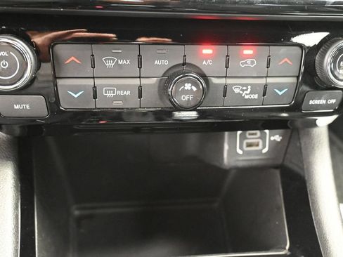 Used 2025 Jeep Compass Trailhawk AWD/4WD image 33