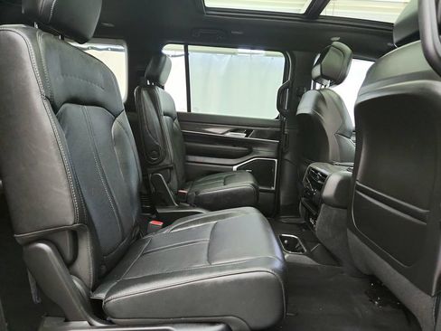 Used 2023 Jeep Wagoneer L Series II w/ Premium Group I AWD/4WD image 37