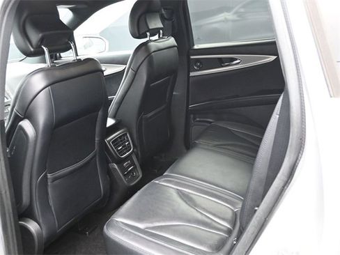 Used 2019 Lincoln Nautilus Select image 10