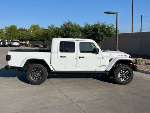 Certified 2025 Jeep Gladiator Mojave AWD/4WD image 3