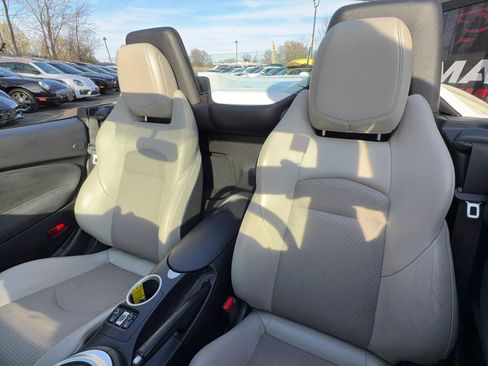 Used 2014 Nissan 370Z Touring image 12