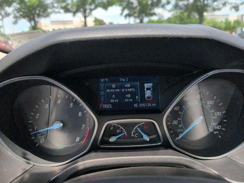 Used 2014 Ford Focus SE w/ SE Winter Package FWD image 28