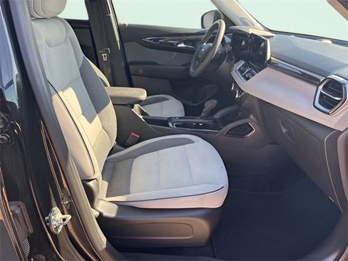 Used 2025 Chevrolet TrailBlazer LT image 12