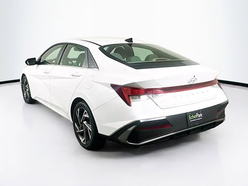 Used 2025 Hyundai Elantra SEL FWD image 5
