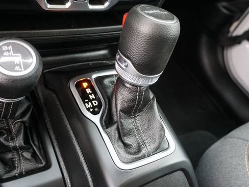 Used 2025 Jeep Gladiator Sport AWD/4WD image 15