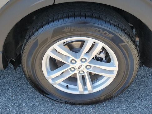 Used 2023 Ford Explorer XLT w/ Equipment Group 202A AWD/4WD image 28