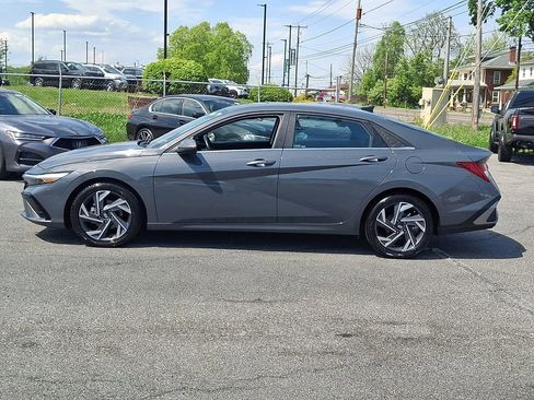 Used 2025 Hyundai Elantra SEL FWD image 9