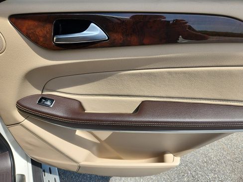 Used 2017 Mercedes-Benz GLS 550 4MATIC image 32