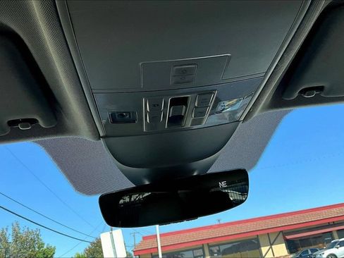 Used 2023 Volkswagen Taos SE w/ Panoramic Sunroof Package FWD image 14
