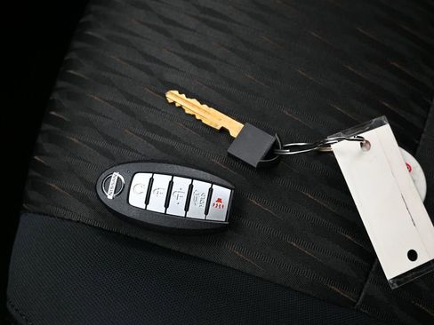 Used 2019 Nissan Rogue SV image 25