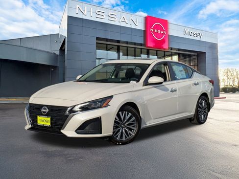 New 2025 Nissan Altima 2.5 SV w/ SV Premium Package image 1