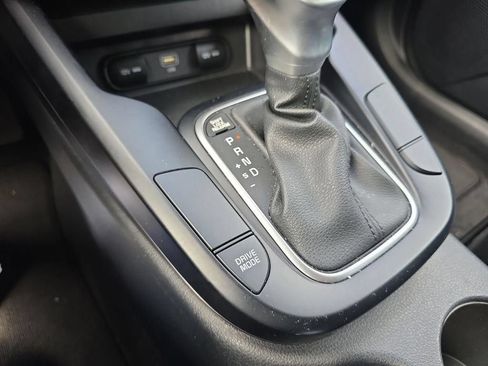 Used 2025 Kia Soul LX w/ LX Technology Package FWD image 27