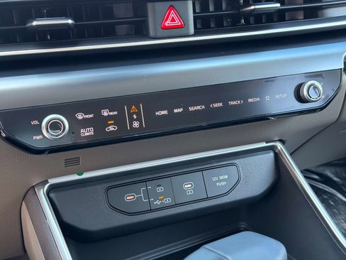 New 2026 Kia Carnival FWD image 23