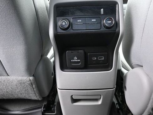 Used 2021 GMC Acadia SLE w/ Driver Convenience Package FWD image 30