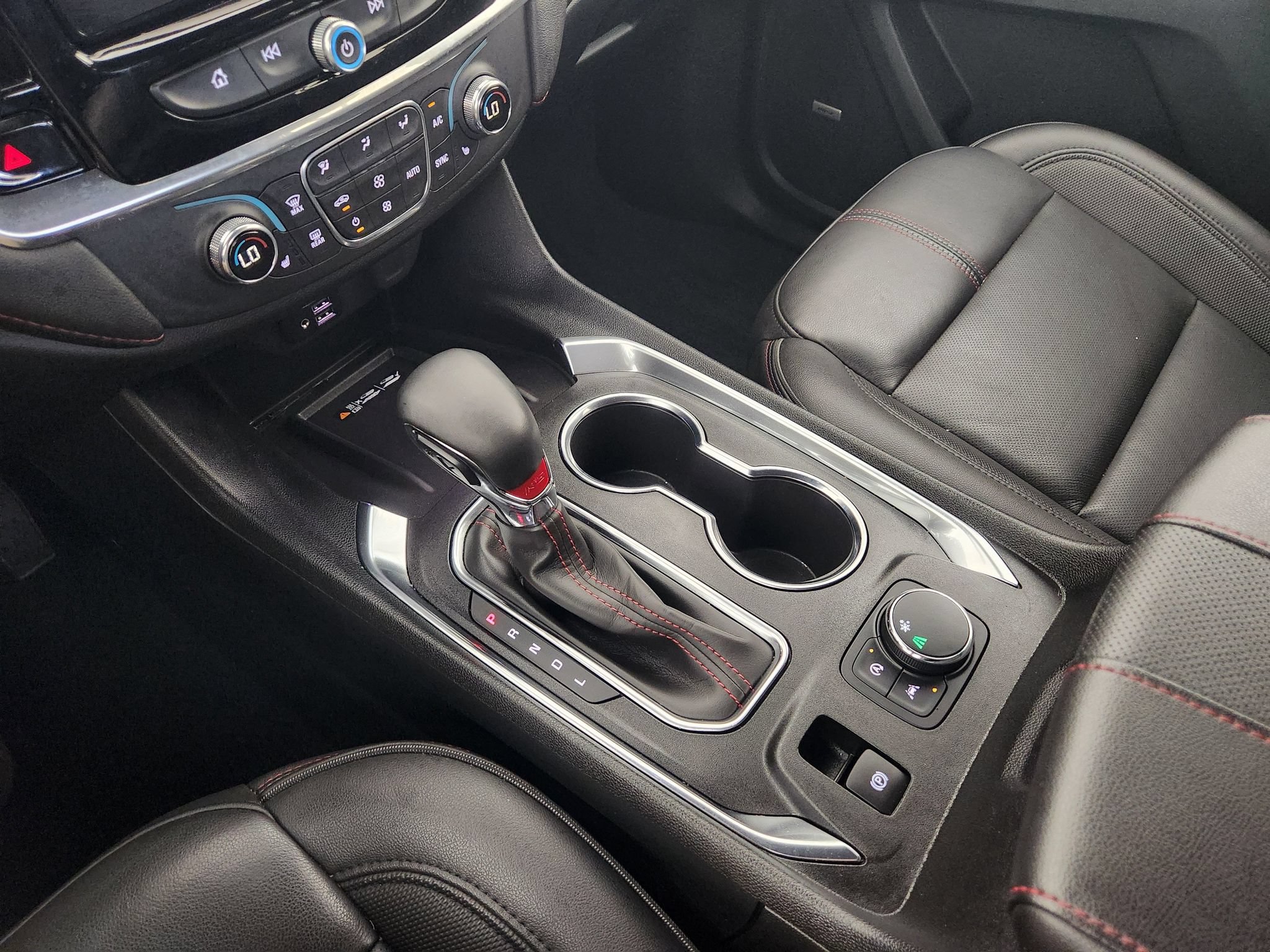 Used 2023 Chevrolet Traverse RS FWD image 18