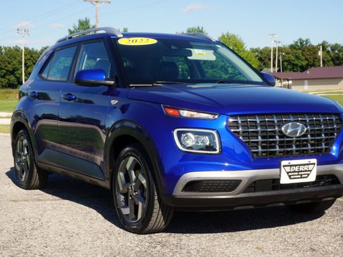 Used 2022 Hyundai Venue Limited image 4